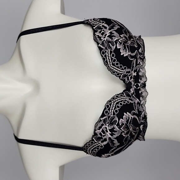 ⭐️2/ $40⭐️ La Senza Beyond Sexy Classic Plunge Push Up Black Lace Bra Size 32B - Picture 2 of 16